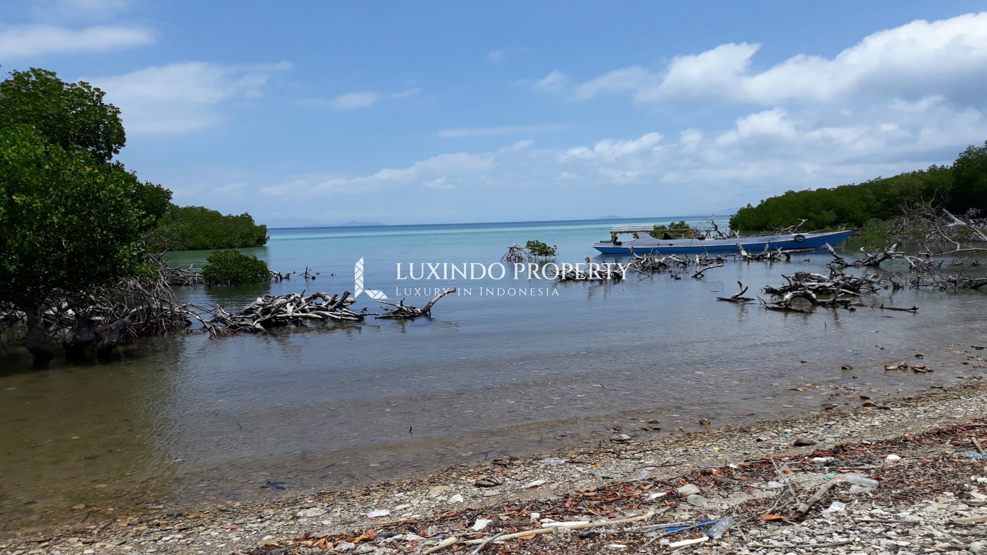 LABUAN BAJO - PRIME BEACHFRONT LAND IN SERAYA BESAR (FHL568)